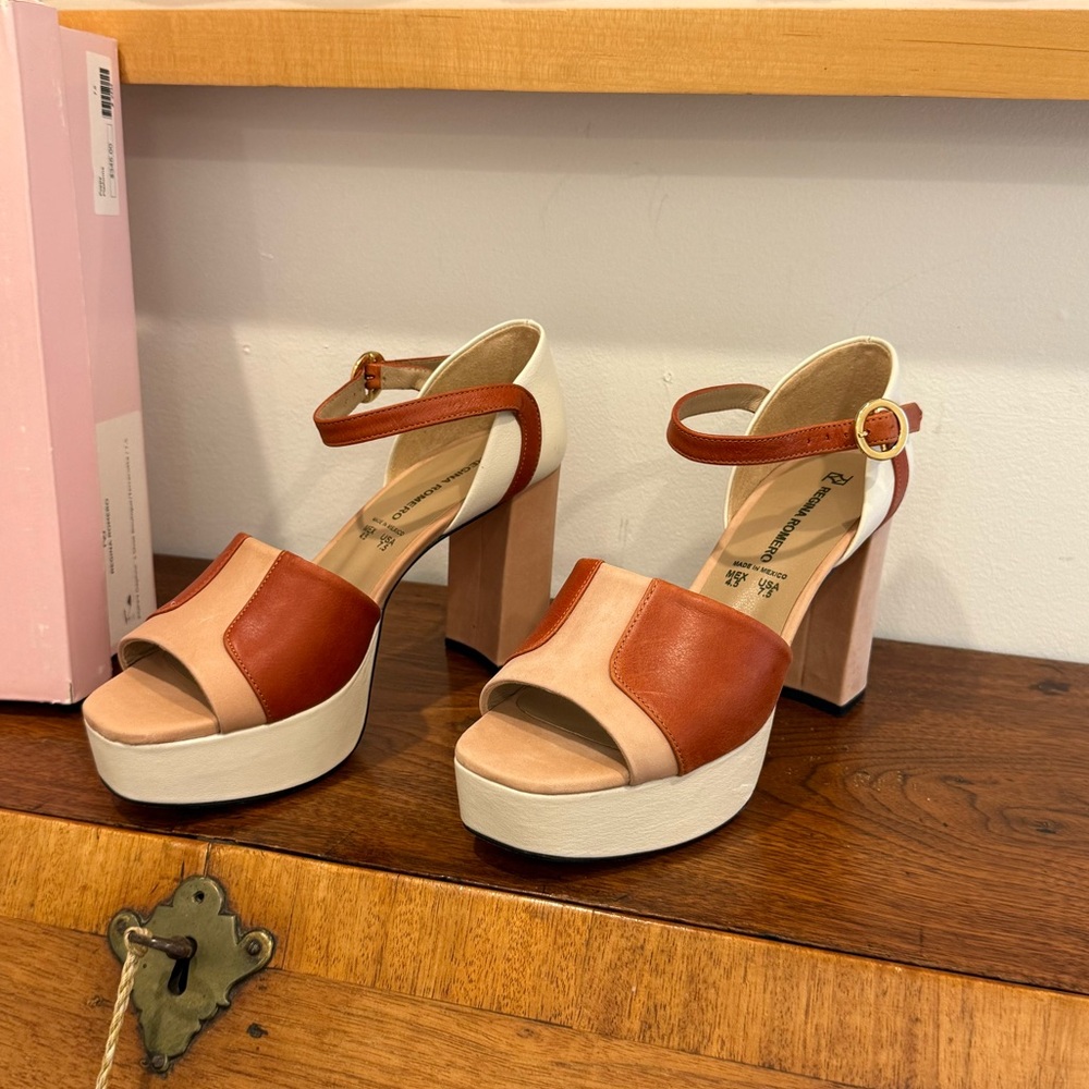 Regina Romero Poppy Daphne Platform - Terracotta